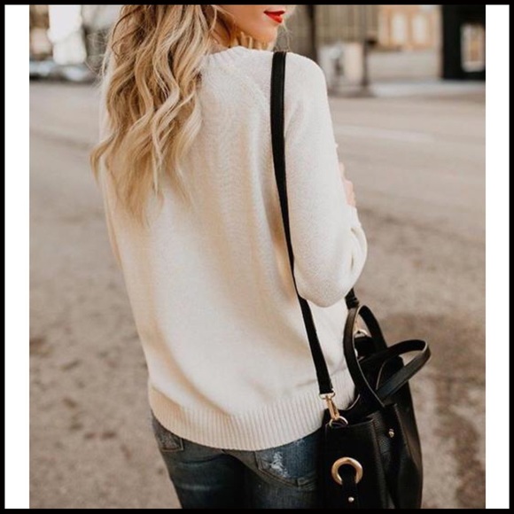 Cableknit Sweetheart Sweater - Picture 3 of 4